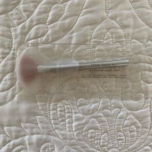 RMS Beauty Skin2Skin Fan Brush BRAND NEW